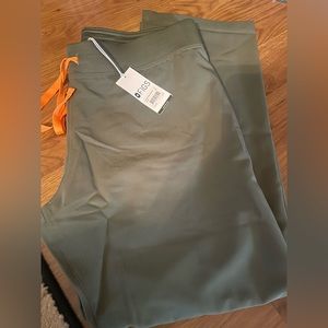 Figs Livingston scrub bottom. Large petite NWT